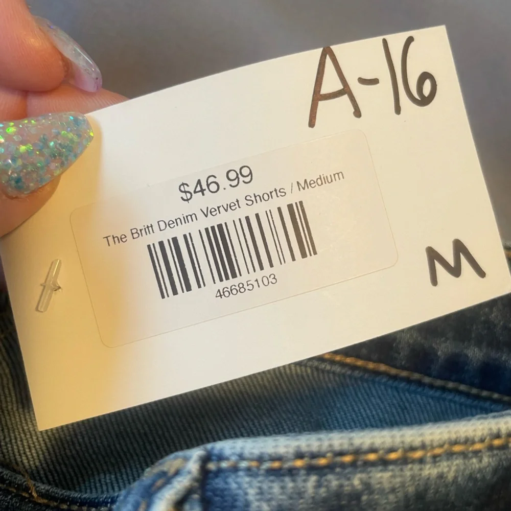 Vervet The Britt Frayed Denim Shorts - Picture 2 of 6